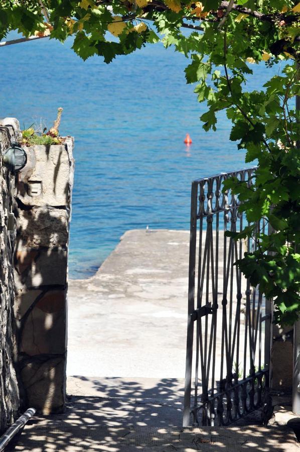 Apartment On The Beach, Zoranka Seget Vranjica Exterior foto
