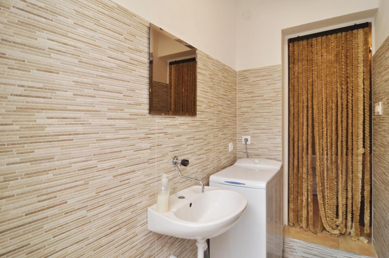 Apartment On The Beach, Zoranka Seget Vranjica Exterior foto